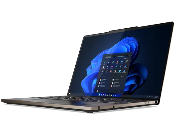 Lenovo ThinkPad Z13 Gen 2 33 cm (13") Notebook, um 90 Grad aufgeklappt, Schrägansicht mit Blick auf die rechtsseitigen Anschlüsse, mit dem Windows 11 Pro Startmenü auf dem Display.