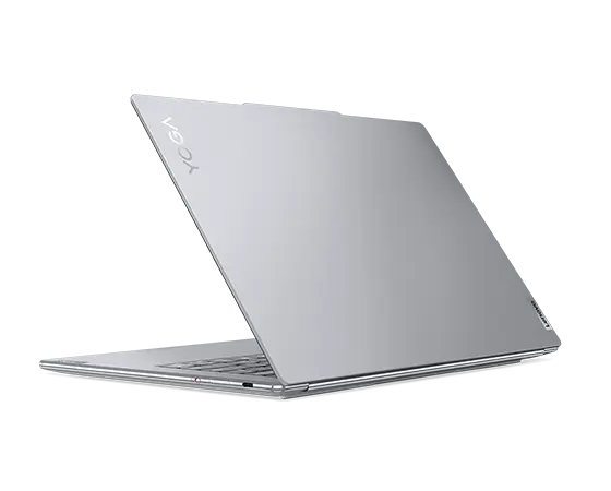 Yoga Slim 7 Gen 8 laptop, naar links gericht