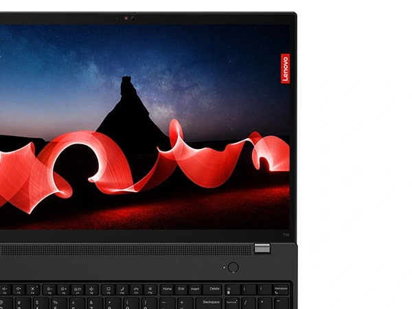 Lenovo ThinkPad T16 Gen 2 Notebook, Nahaufnahme der Kamera, einen Teil des Displays und An/Aus-Schalter mit Fingerabdruckscanner.
