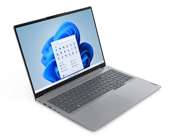 Vista superior del portátil Lenovo ThinkBook 16 de 6.ª generación mostrando la pantalla con el menú Inicio de Windows 11, el teclado y los puertos y ranuras del lateral izquierdo.