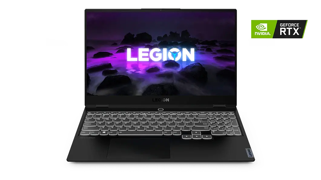 Imagen de frente de la laptop gamer Lenovo Legion Slim 7 6ta Gen abierta con el logo de los gráficos NVIDIA® GeForce RTX™, con el teclado retroiluminado 