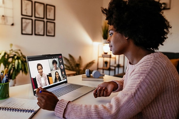 A woman interacting virtually with people through IdeaPad Slim 3i Gen 9 (15” Intel)