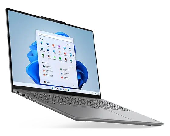 Vue supérieure gauche en angle du Lenovo Yoga Pro 9i Gen 9 (16 Intel), ouvert pour montrer l’affichage