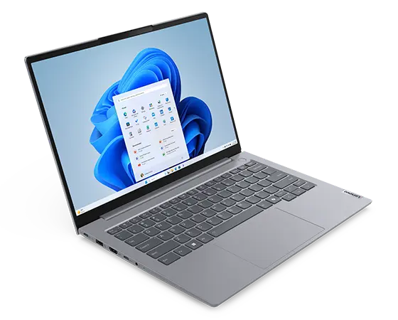 Bovenaanzicht van de Lenovo ThinkBook 14 Gen 7-laptop, gekanteld om de poorten aan de linkerzijde, het volledige toetsenbord en Windows 11 Pro op het beeldscherm te tonen.