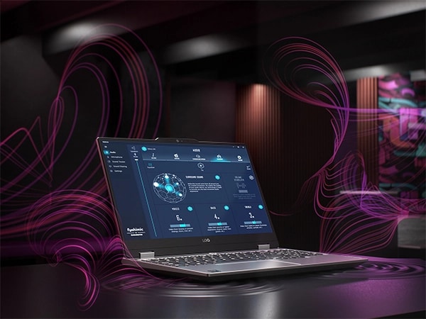 Ноутбук Lenovo LOQ 15AHP9, вид спереди слева, с розовыми закрученными линиями, обозначающими качество звука.