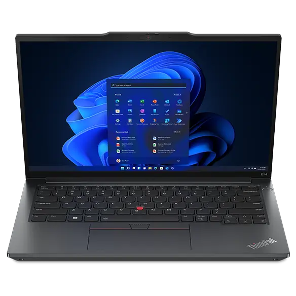 Lenovo ThinkPad E14 Gen 5-laptop (14″ AMD) in Graphite Black – vooraanzicht, klep geopend, met weergave van het Windows 11-menu op het beeldscherm