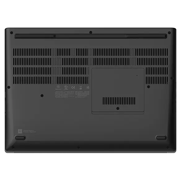 Vue aérienne du portable Lenovo ThinkPad P16 Gen 2 (16” Intel), fermé, montrant le cache arrière
