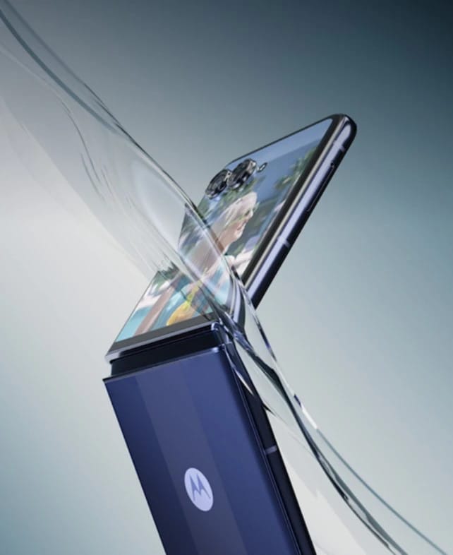 Best flip smartphone with AI features | motorola razr+