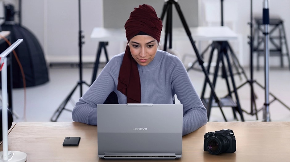 Versatile Lenovo ThinkBook 16p Gen 6 (16″ Intel) laptop, perfect for creative professionals with its adaptable features and AI enhancements.