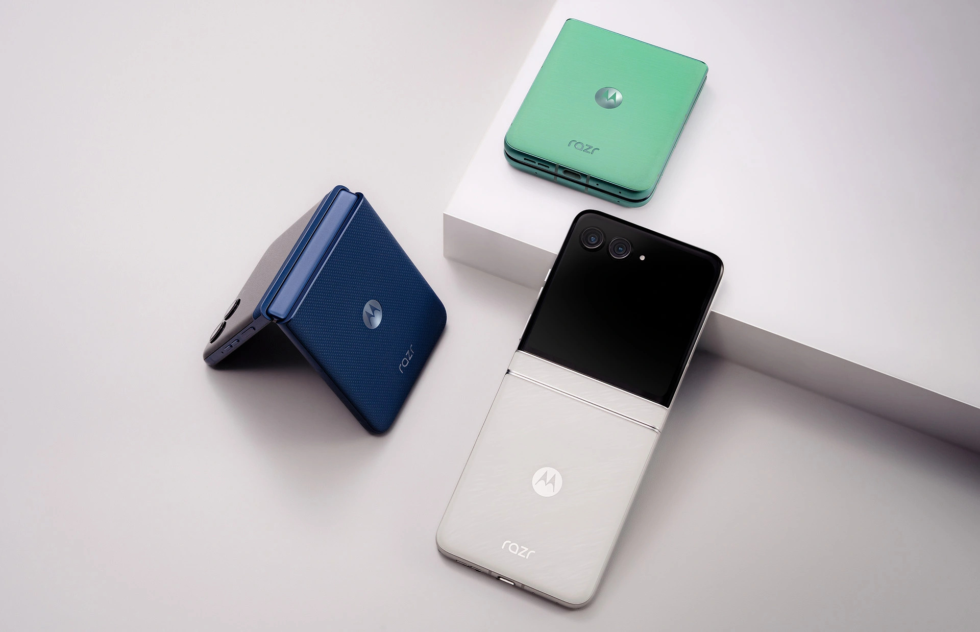 En flip-telefon för 2025 med stor utvändig skärm | Motorola razr