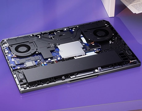 Lenovo LOQ 17IRX10 配備雙 SSD 與 RAM 插槽，方便您輕鬆擴充，實現長期效能的提升。