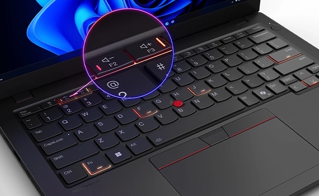 Das ThinkPad L13 Gen 6 Notebook verfügt über eine optimierte Tastatur mit barrierefreien Vorteilen und wurde eigens für sehbehinderte Personen entwickelt.
