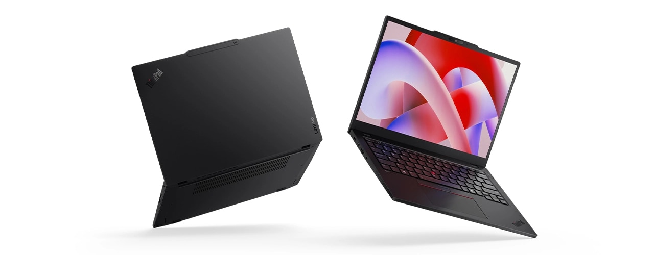 Zwei ThinkPad L13 Gen 6 Notebooks mit verschiedenen Anschlüssen – flexibel einsetzbar für Aufgaben im Büro- und Bildungsbereich.