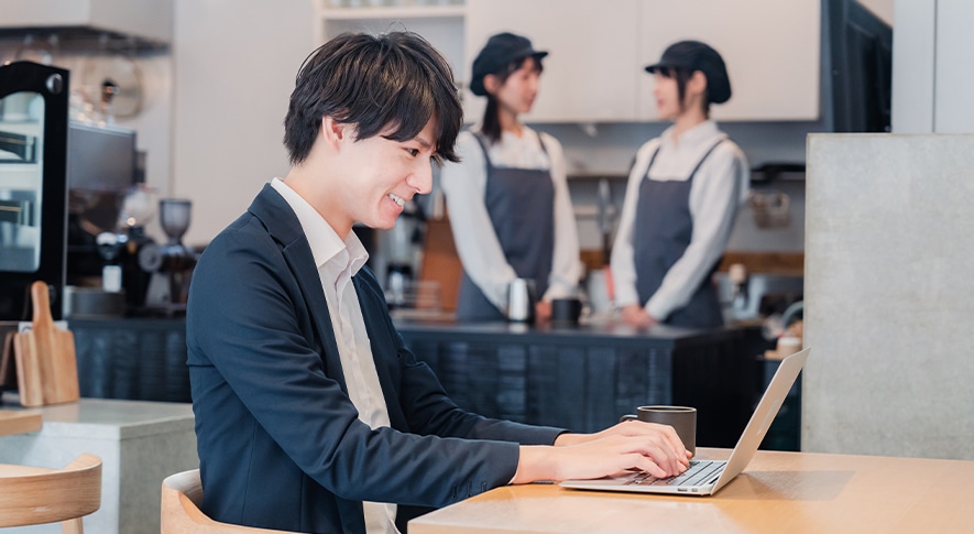 長時間バッテリーで外出先でも快適