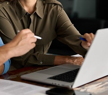 ノートブックにモニターを接続しよう！設定方法とモニターの選び方を徹底解説