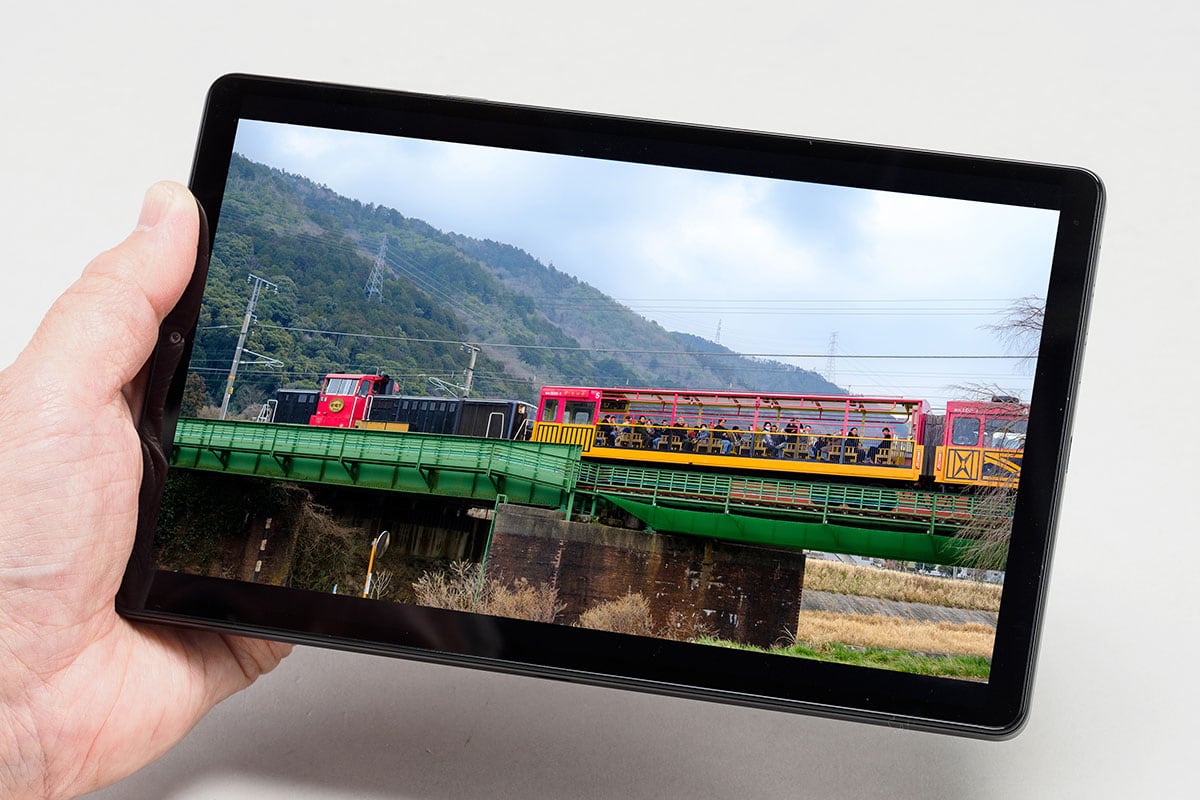 動画視聴でもキレイな映像と臨場感あふれる音を楽しめる