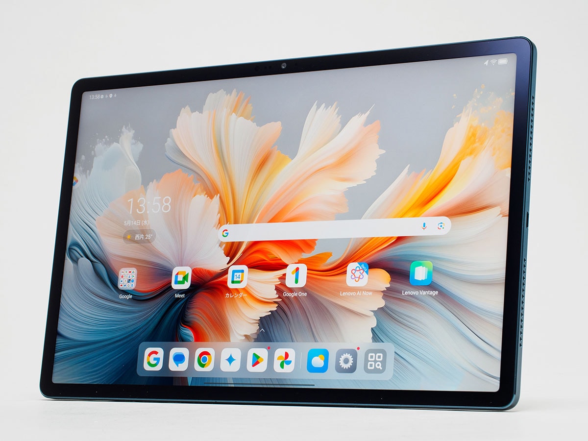 鮮明で美しい映像を見せるレノボの「Lenovo Yoga Tab Plus」。モバイルPCに近いサイズ感で、PC感覚でも利用可能だ