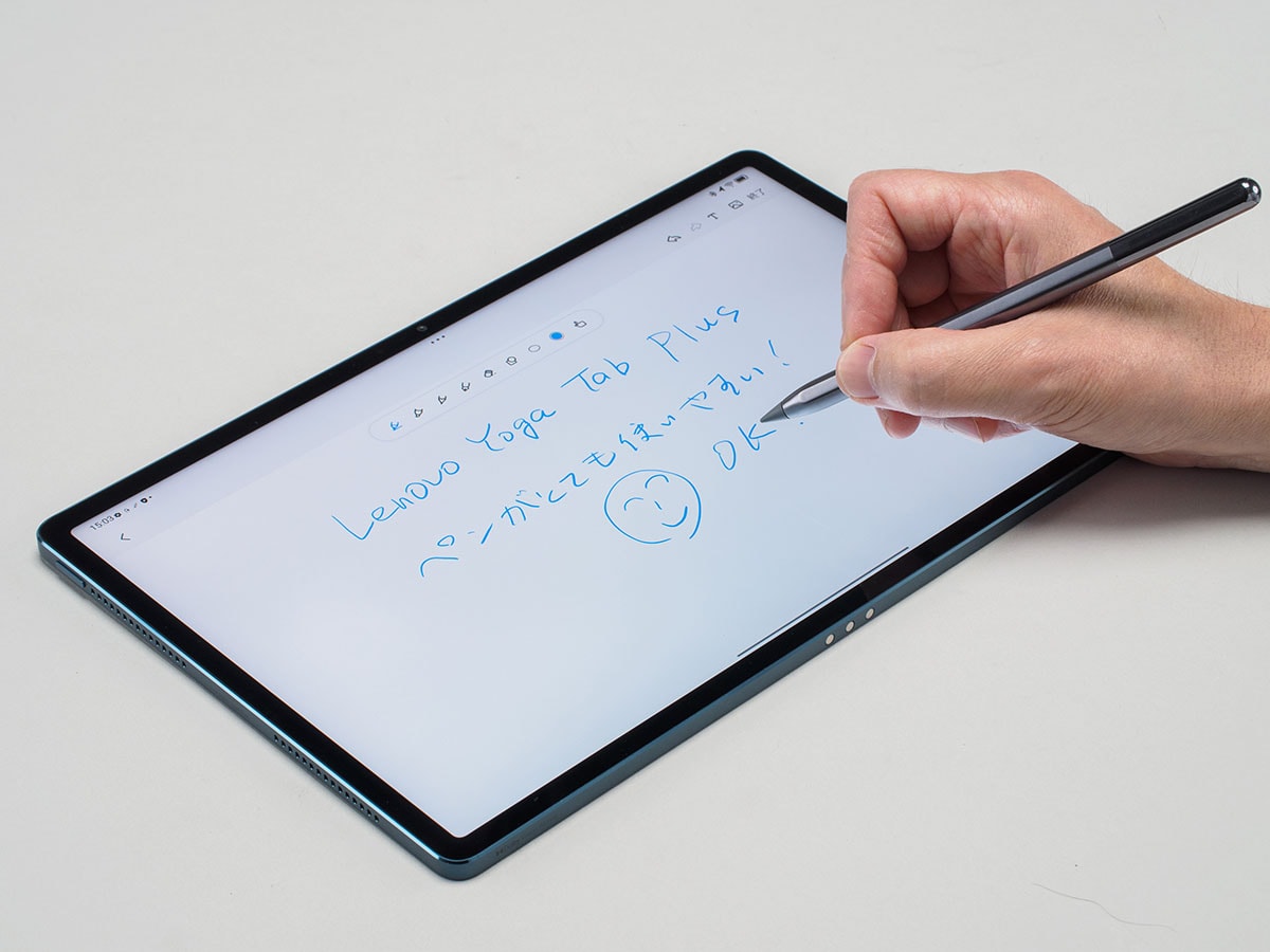 Lenovo Tab Pen Proは太さと重さがしっかりしており、手に馴染むので書きやすい