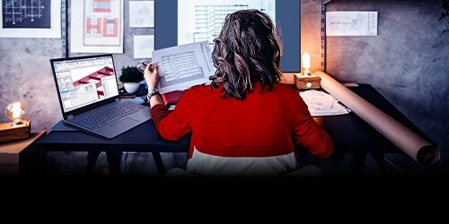 Woman working with a ThinkPad Lenovo Workstation
