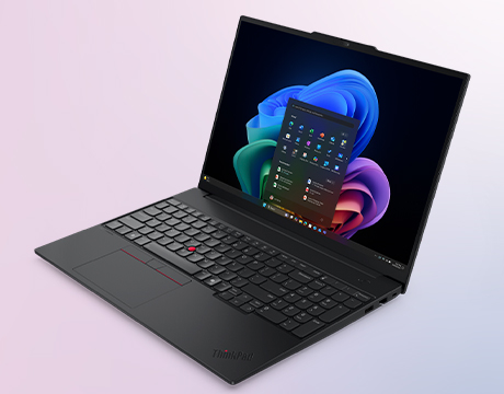 Lenovo ThinkPad E16 Gen 4 (16″ Intel) 筆記型電腦的右側角度視圖，重點展示其鮮豔的螢幕及符合人體工學的鍵盤，以增強創造力與控制能力。