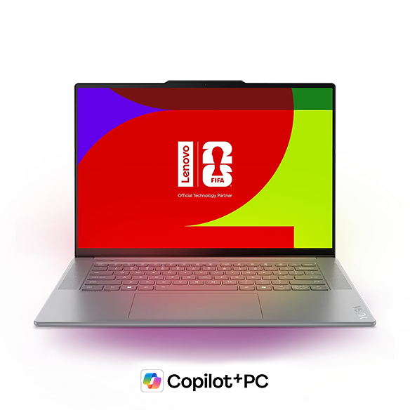 Vooraanzicht van een geopende Yoga Slim 7i Gen 9 Aura Edition (15″ Intel).