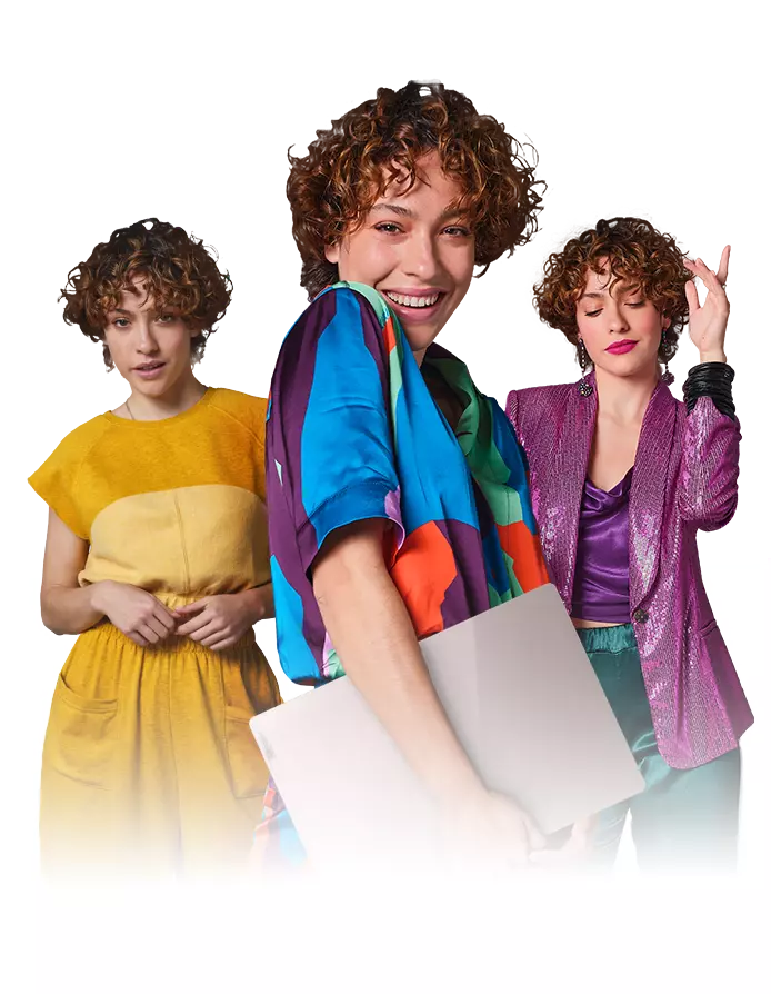 Trois femmes se tenant l’une à côté de l’autre, les deux premières femmes debout côte à côte et l’une debout légèrement en face d’elles tenant un portable Lenovo mince