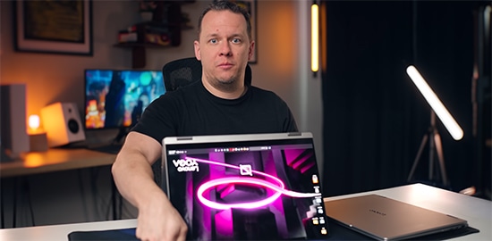 Hardware Canucks shows viewers the display of a Lenovo Yoga 7a 2-in-1 laptop.  