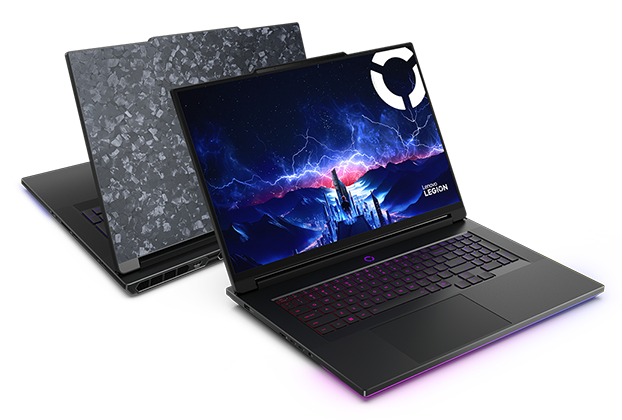 Deux portables de jeux Lenovo Legion 9i Gen 10 - vues avant et arrière, dos à dos, couvercles ouverts, avec un remplissage d’écran avec logo Lenovo Legion sur l’écran de l’avant.