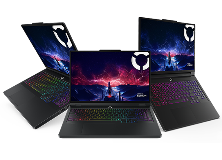 Открытые и закрытые игровые ноутбуки Lenovo Legion в темном и белом цветах; на экране — фантастическое изображение.