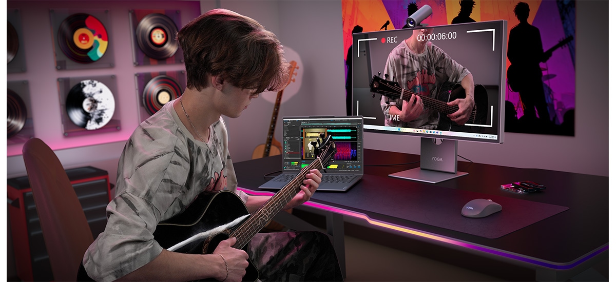 Músico joven en un escritorio con iluminación de neón editando contenido