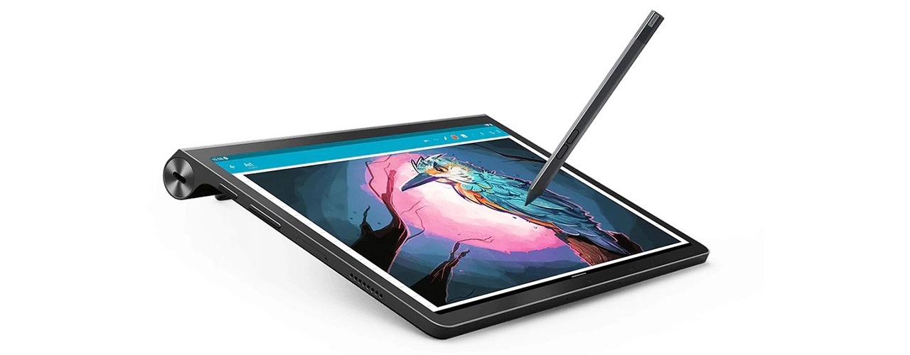 Vue avant gauche de la tablette Lenovo Yoga Tab 11-3/4, presque à plat, avec application d’illustration sur l’écran et stylet de précision Lenovo 2 touchant l’écran