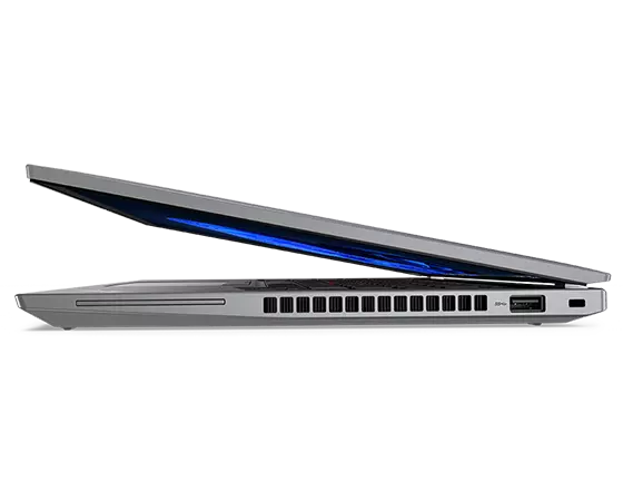 Vue latérale du ThinkPad T14 Gen 3 (14 AMD), fermé, montrant le bord de l’écran et le clavier