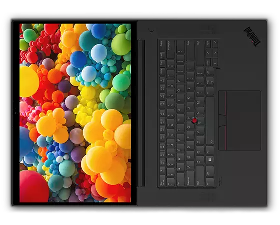 Vue de dessus de la station de travail mobile Lenovo ThinkPad P1 Gen 5 ouverte à 180 degrés, montrant le clavier et l’écran.