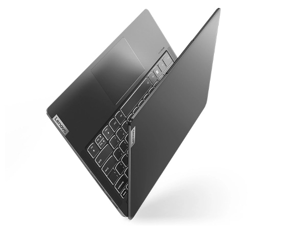 Lenovo IdeaPad 5 Pro Gen 7 Notebook in Storm Grey, halb geöffnet, auf einer Ecke stehend.