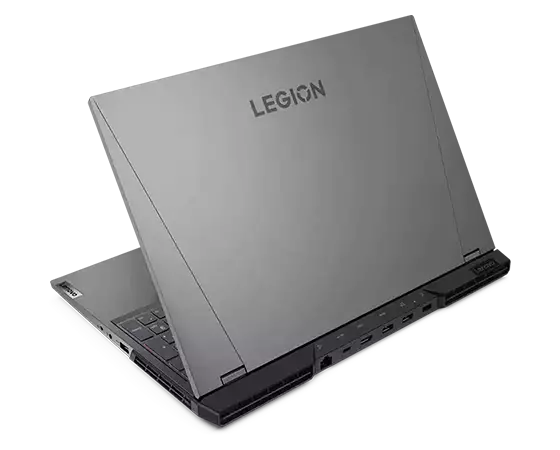 Hintere Seitenansicht des Lenovo Legion 5i Pro Gen 7 (16'' Intel) Gaming-Notebooks, leicht geöffnet