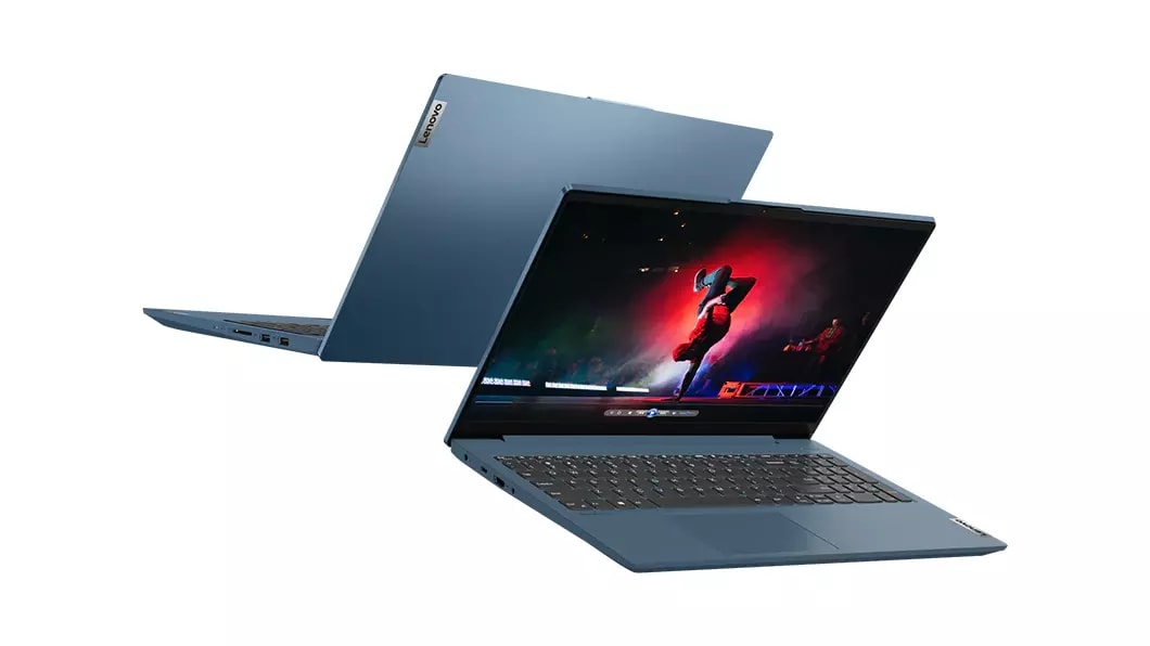 Schuin aanzicht van de voor- en achterkant van de groenblauwe Lenovo IdeaPad 5 (15)-laptop