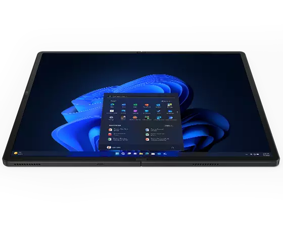 Den vikbara datorn Lenovo ThinkPad X1 Fold öppnad i 180 grader, med Start-menyn i Windows 11 Pro på skärmen.