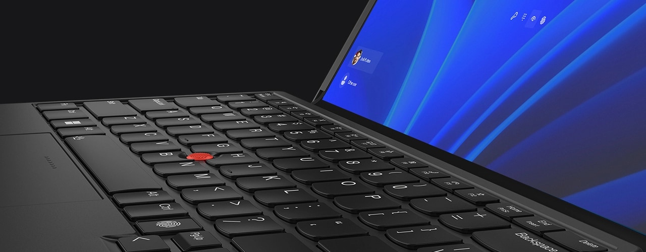 TrackPoint in primo piano sulla tastiera collegata al dispositivo Lenovo ThinkPad X1 Fold.