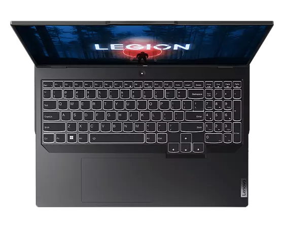 Vue de dessus du clavier du Lenovo Legion Pro 5 Gen 8 (16" AMD) avec écran allumé