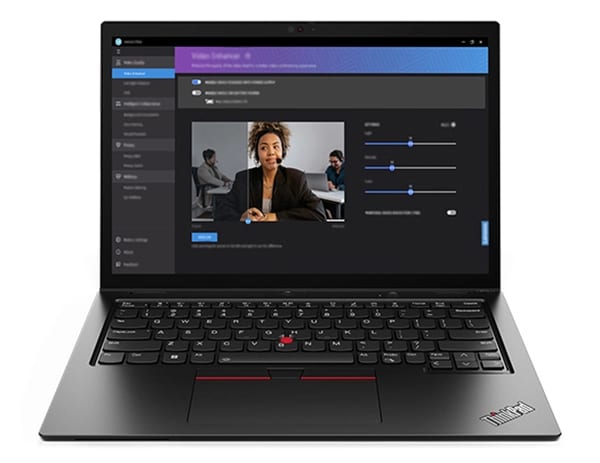 Lenovo ThinkPad L13 Yoga Gen 4, Ansicht von vorne mit dem Bild einer Frau, die an einem Videoanruf teilnimmt.