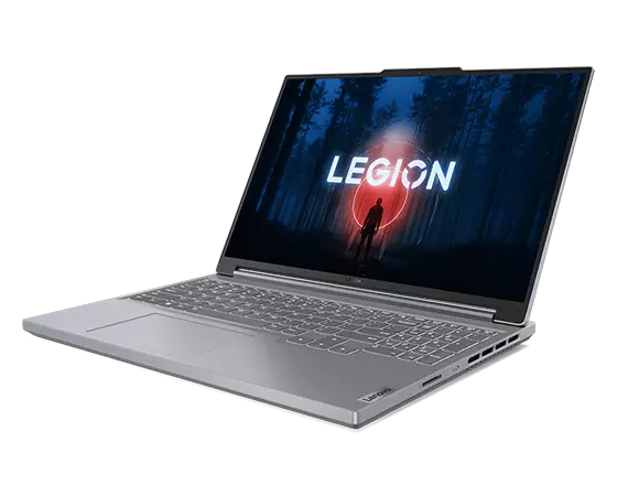 Lenovo Legion Slim 5 Gen 8-laptop met verlicht toetsenbord en beeldscherm ingeschakeld, naar links gericht